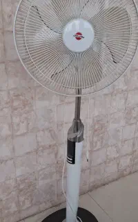 2 پنکه پایه دار پارس خیر در حد نو و دارای گارانتی