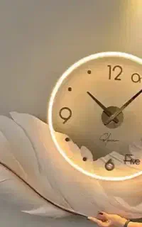 ساعت طرح پر رنگ کرم