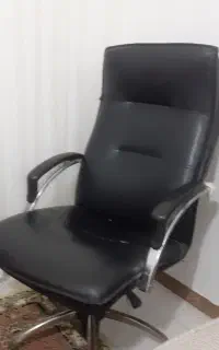 صندلی اداری یا چرخدار