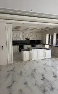 واحد تمام لاکچری در چهارراه حافظ