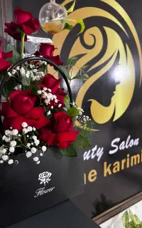 شاگرد سالن ارایشی مسلط به کراتین