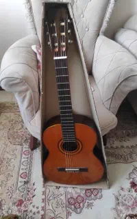 گیتار دست ساز ایرانی