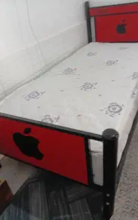 تخت تمیزه وسالم یک نفره