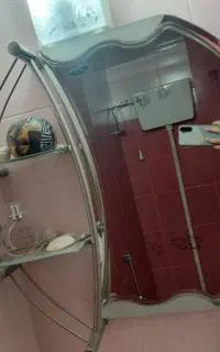 آینه و باکس حمام