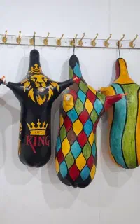 فروش نی انبان، نیهمبون