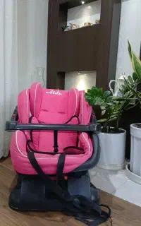 صندلی کودک رنگ خاص دخترونه
