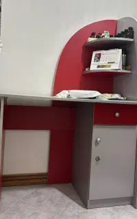 میز تحریر و کامپیوتر