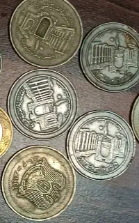 تعدادی سکه عربی