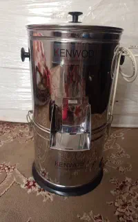 یه عدد سبزی خردکنی و اب میوه گیری