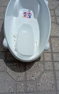 وان حمام وعروسک ومقدار ی وسایل دیگر