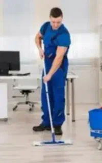 نظافتچی بسته بندی وسایل منزل اقا هستم