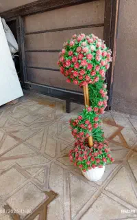 گلدان و گل مصنوعی