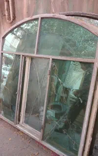 ۳تا پنجره بزرگ ۲تا پنجره کوچیک