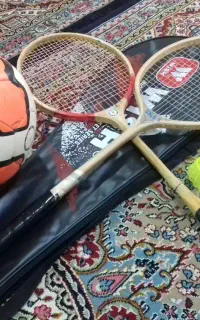 راکت بدمینتون. توپ چمن