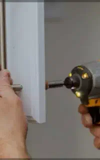تعمیرات و نصب کابینت و دکور چوبی