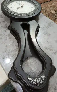 یک عدد ساعت دیواری و پاسماوری