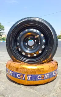 لاستیک Giti 165/60/14  درحد نو و رینگ پژو 206 نو
