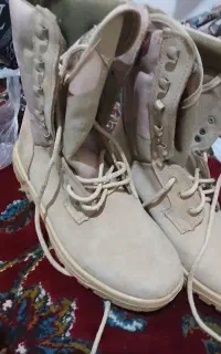 پوتین خاکی و مشکی
