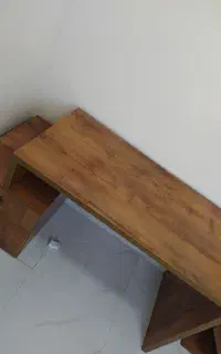 میز کار و کامپیوتر