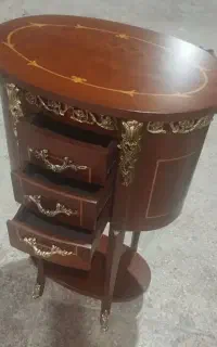 میز کنار سالنی برای کاربردهای مختلف