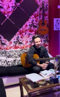 سوپرایز تلفنی با گیتار