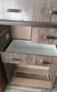 یک عدد دراور ریل،ها تازه عوض شده فقط پول ریل هاش
