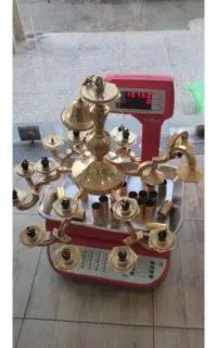 لوستر و آینه برمی دارم