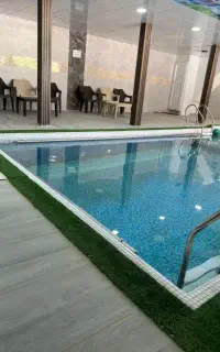 کارگر و نظافتچی سوپر بوژان