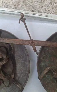 ترازوی قدیمی