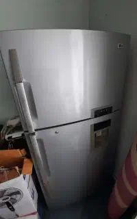 یخچال فریزر ال‌جی اصل کره، بسیار تمیز و سالم.