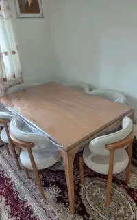 میز نهار خوری در حد