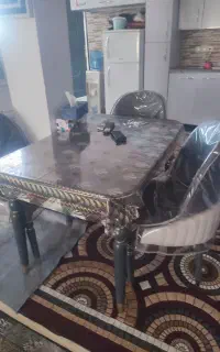 میز نهاری خوری در حد نو با سه صندلی