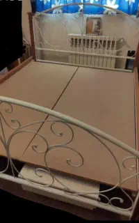 تخت دو نفره چوب و فلز
