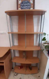 کتابخانه ومیز تحریر