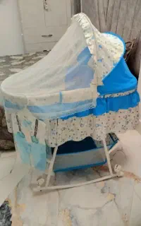 گهواره وکنارتخت مادر