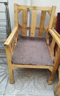 صندلی چوبی