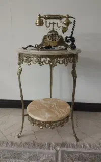 میز وتلفن