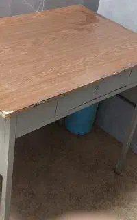 میز آهنی