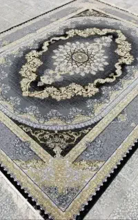 قالی خوش رنگ و نگار افشان