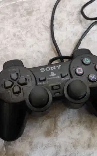 دسته ی پلی استیشن و دستگاه سی دی خور