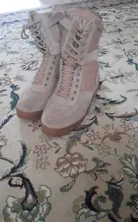 یک جفت پوتین آمریکایی نمره ۴۲