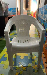 صندلی سفید