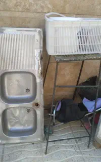 یک عدد چهار پایه ‌وسینگ‌وکابینت‌وابچکان