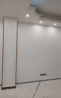 نقاشی ساختمان با طراحی کاغذ. دیواری جدید جذاب