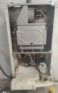 خدمات و تعمیرات انواع پکیج و آبگرمکن دیواری