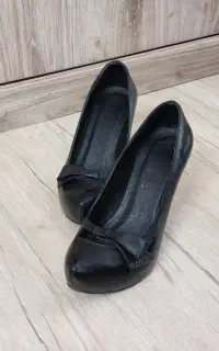 کفش زنانه مجلسی مشکی پاشنه‌بلند