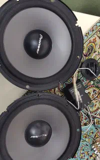 یک جفت کامپونت پایونر 2v دارای کراس اور