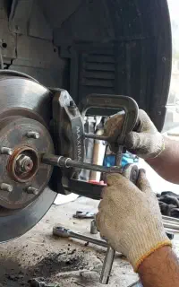 ترمز سازی و لنت کوبی خودروهای سبک