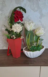 گل مصنوعی با گلدان