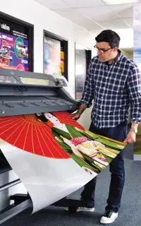 چاپ بنر و اعلامیه و بنر استند چاپ استیکر و مش